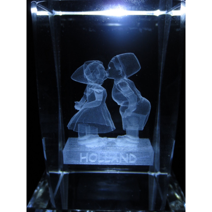 3D Crystal Laser Engraved Block – Kissing Couple with Holland