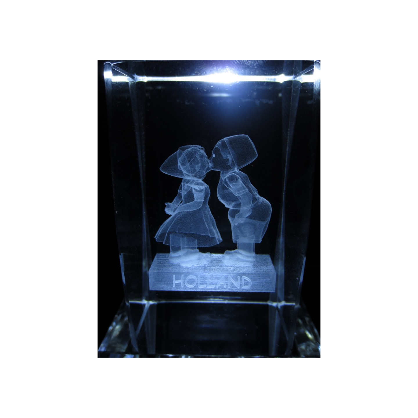 3D Crystal Laser Engraved Block – Kissing Couple with Holland
