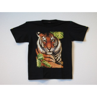 T-shirt tiger with leafs