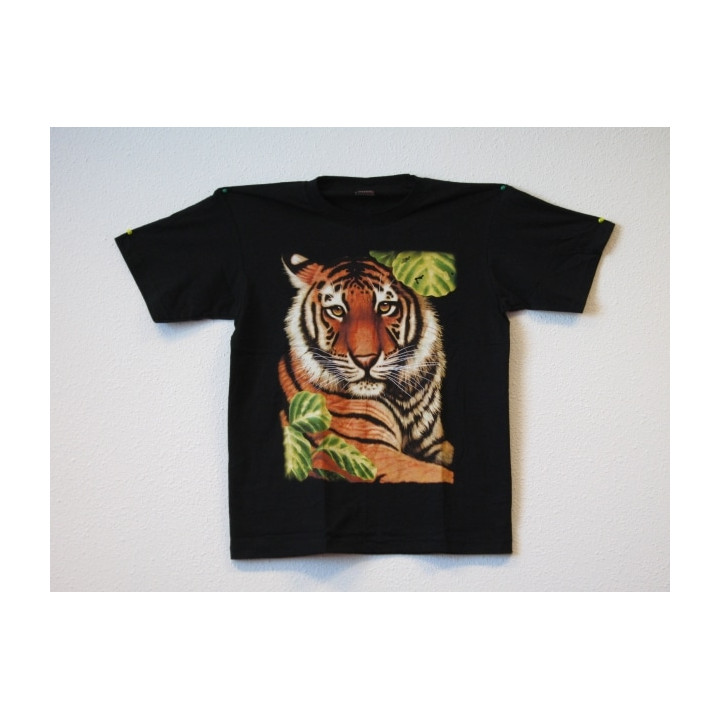 T-shirt tiger with leafs