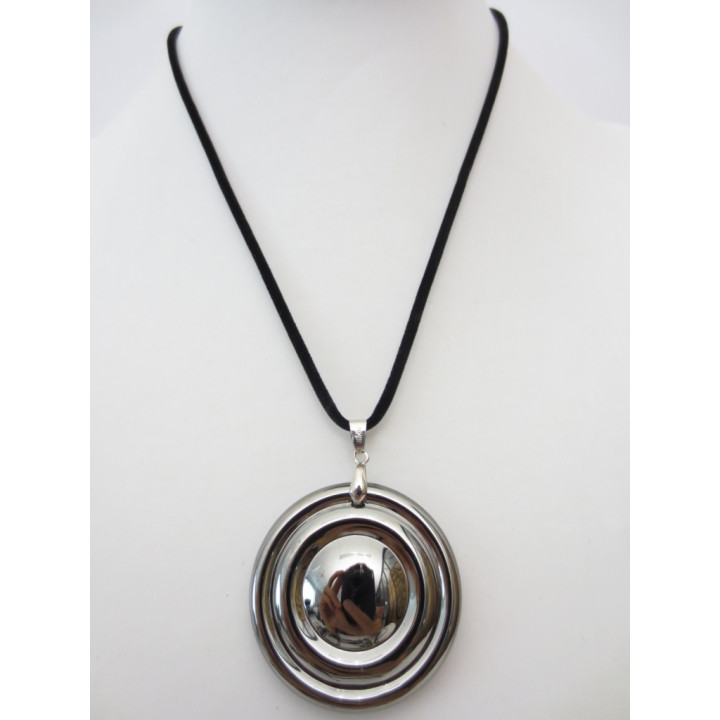 crystal round pendant necklace with circles black