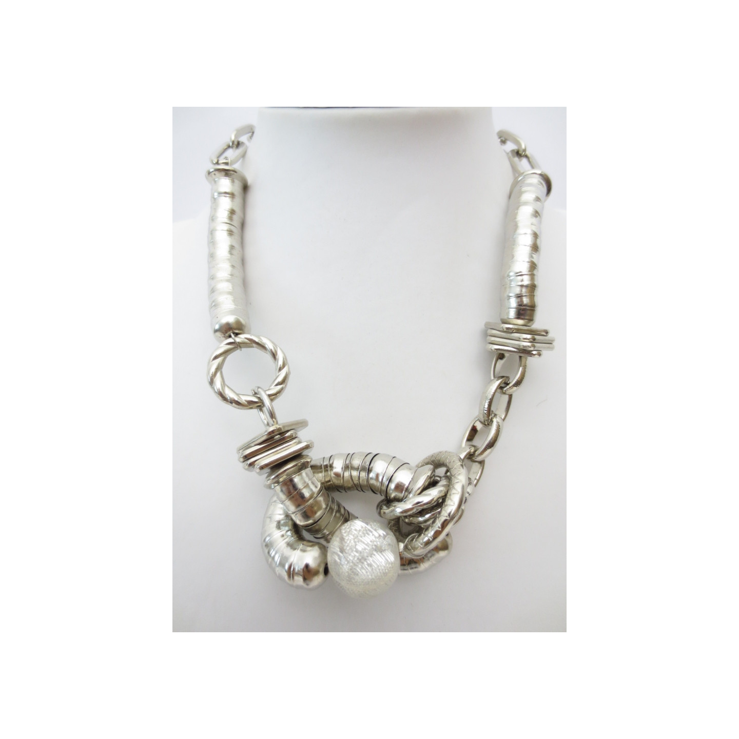 one knot metal necklace