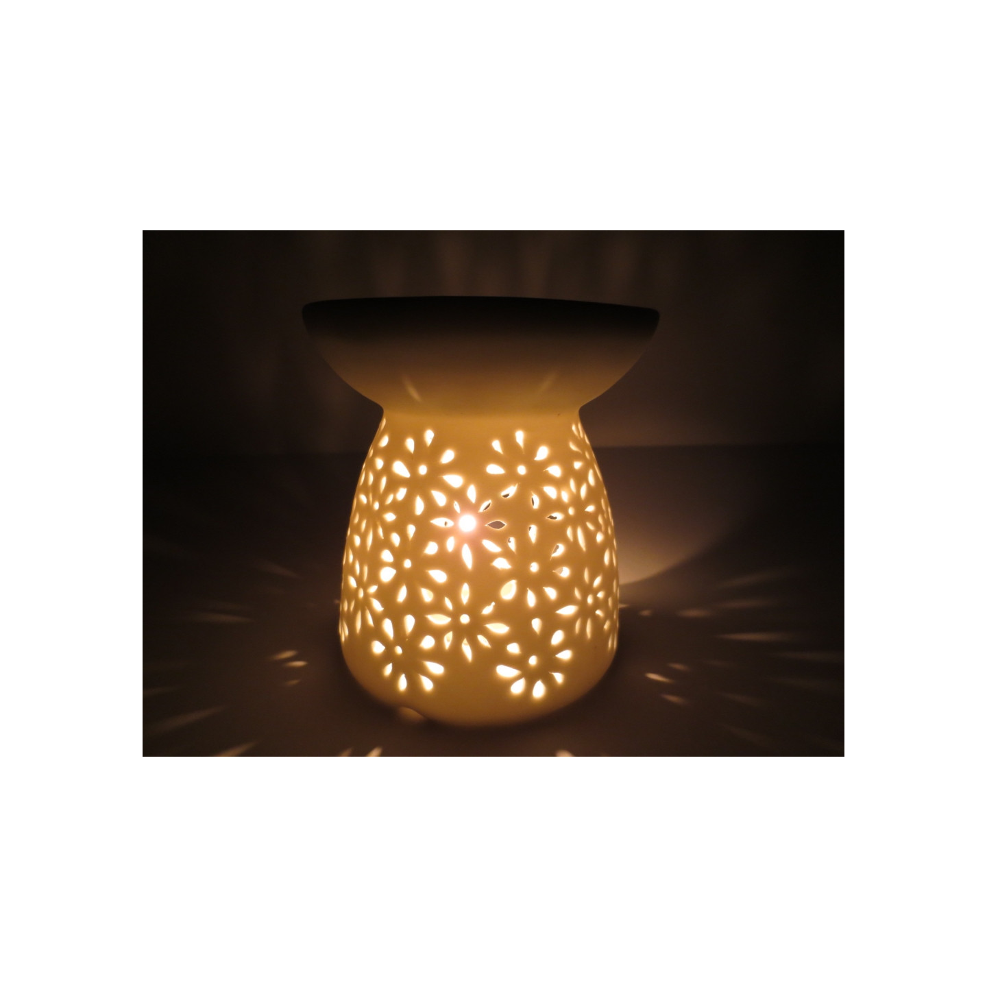 Ceramic Flower Pattern Oil Burner White