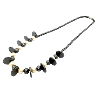 Elegant Hematite Necklace with Pearls (II)