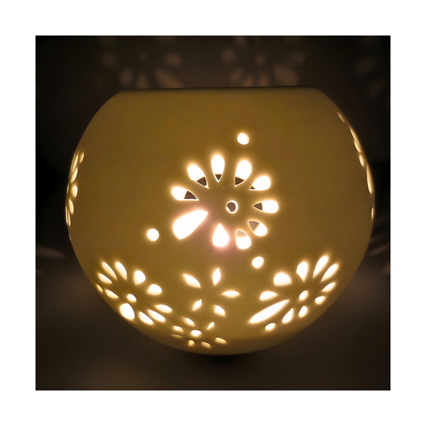 White Ceramic Oil Burner – Flower Design (VI)