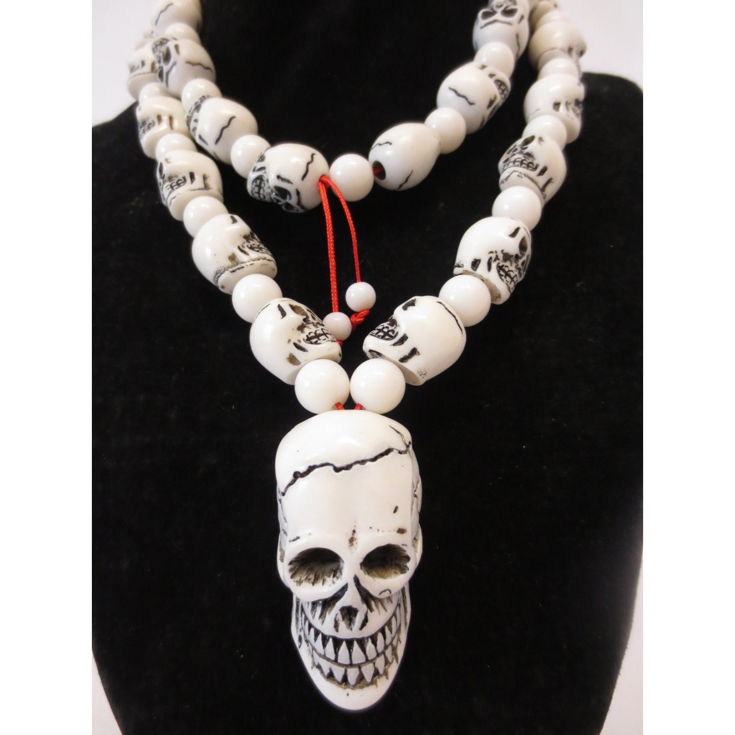 Long skull necklace white