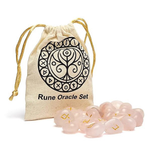 Coffret oracle runique en quartz rose dans sachet en coton | Pieralune