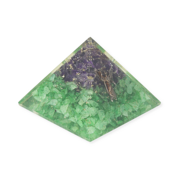 Pyramide d’orgonite péridot et améthyste avec ange Raphaël