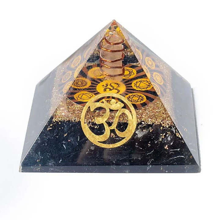 Orgonite chakra pyramide Tourmaline noire avec Om | Pieralune