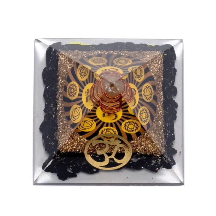 Orgonite chakra pyramide Tourmaline noire avec Om | Pieralune