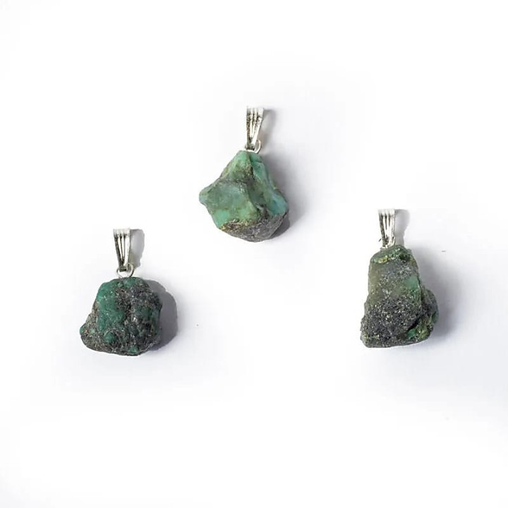 Pendentif pierre précieuse émeraude brute | Pieralune