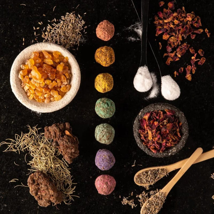 Sagrada Madre Premium 7 Chakra Smudge Bomb | Pieralune