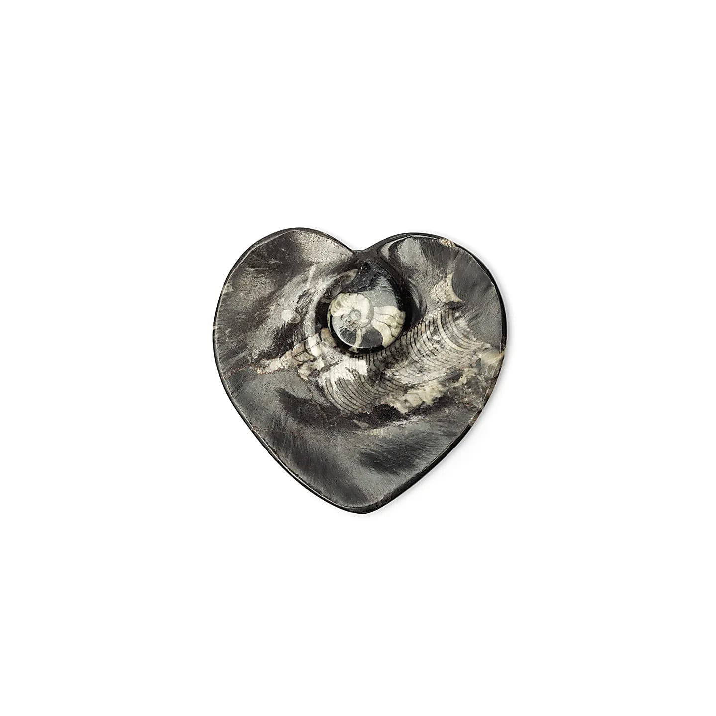 Plaque en marbre en forme de cœur avec fossiles | Pieralune